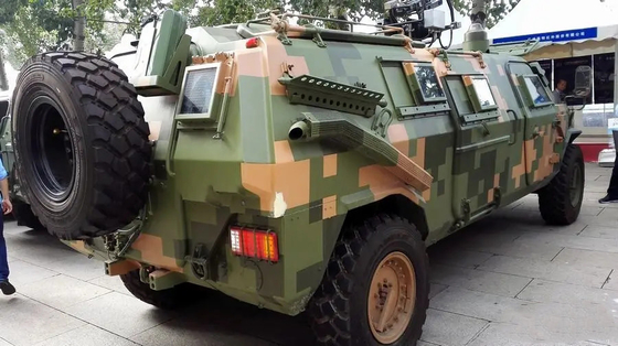 DONGFENG CSK141 off-road militair kogelvrij aanvalsvoertuig 10 zitplaatsen 200 pk 4x4