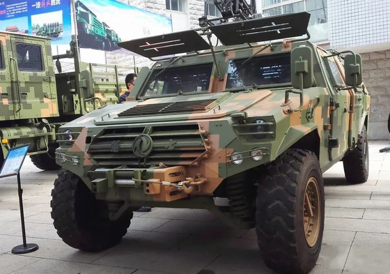 DONGFENG CSK141 off-road militair kogelvrij aanvalsvoertuig 10 zitplaatsen 200 pk 4x4