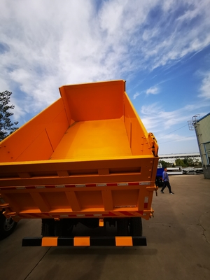 Vrachtwagen van de Dongfeng de Zware Stortplaats 4x2 Kleine Tipper Truck GVW 17,5 Ton 136HP
