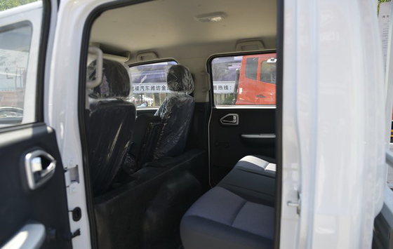 4.5T de lichte Dieselmotor Klein Lorry Truck Double Row van de Ladingsvrachtwagen 4x2 5 Zetels