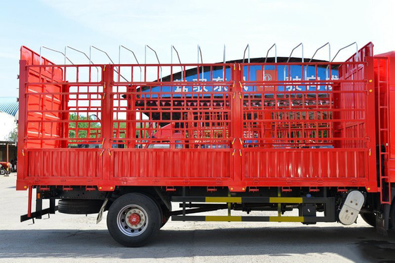 De Vrachtwagen DongFeng D9K 4x2 van omheiningsdelivery cargo transport kiest Rij uit